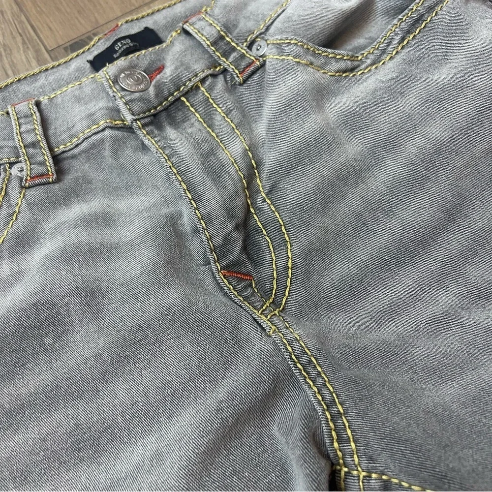 True Religion Geno Slim Mens Jeans Gray Wash Relaxed Denim Red Big T Stitching